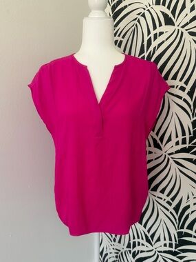 Banana Republic Fuchsia V-Neck Cap Sleeve Top